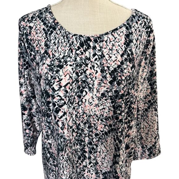 Large Multi Color 3/4 Sleeve Tee (Black, White, Pink), Soft and Flattering - Picture 4 of 6
